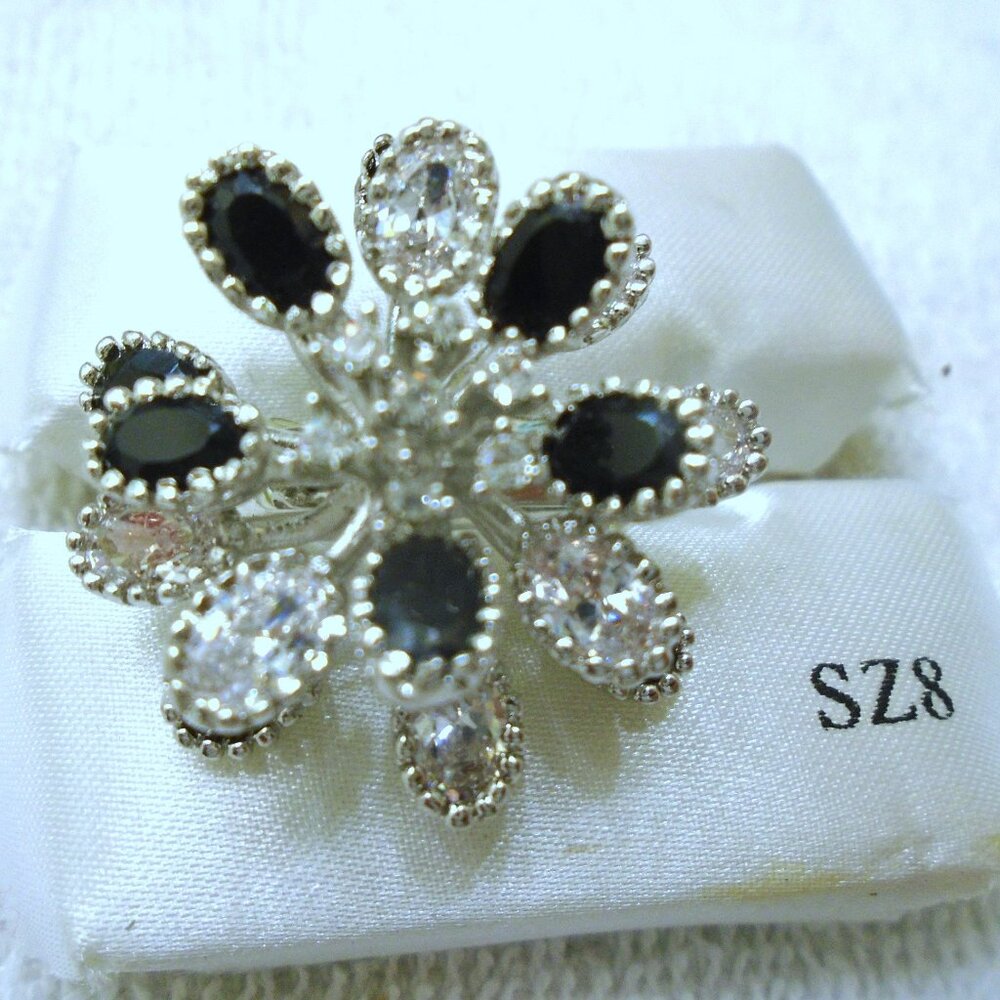 NEW VINTAGE Y2K SUNBURST SILVER TONE COCKTAIL BLING RHINESTONE RING WOMENS SZ 8